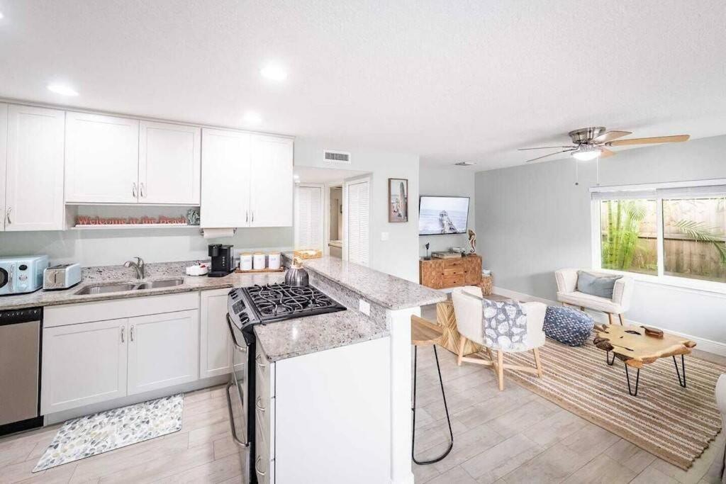 Beach House W/Putting Green/Game Rm/Rooftop Deck شاطئ كوكوا المظهر الخارجي الصورة